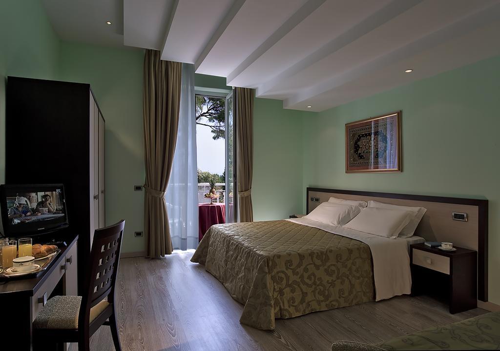 Hotel Regina Palace Terme Isquia Habitación foto